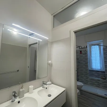 Gardone - Ampio Con 2 Da Letto - Comodo Per Duomo! Apartamento Milão
