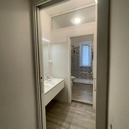 Gardone - Ampio Con 2 Da Letto - Comodo Per Duomo! Apartamento Milão