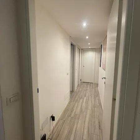 Gardone - Ampio Con 2 Da Letto - Comodo Per Duomo! Apartamento