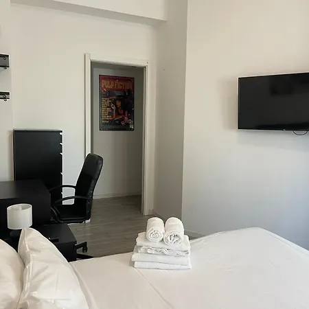 Gardone - Ampio Con 2 Da Letto - Comodo Per Duomo! Apartamento *