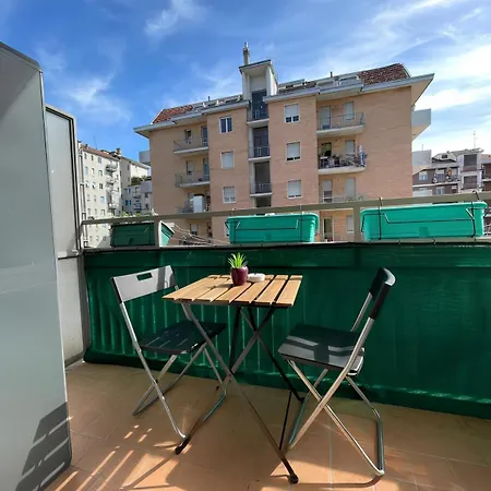 Gardone - Ampio Con 2 Da Letto - Comodo Per Duomo! Appartamento *