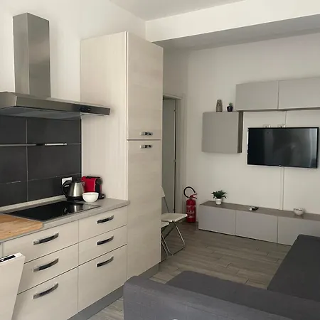 Appartamento Gardone - Ampio Con 2 Da Letto - Comodo Per Duomo! Milano