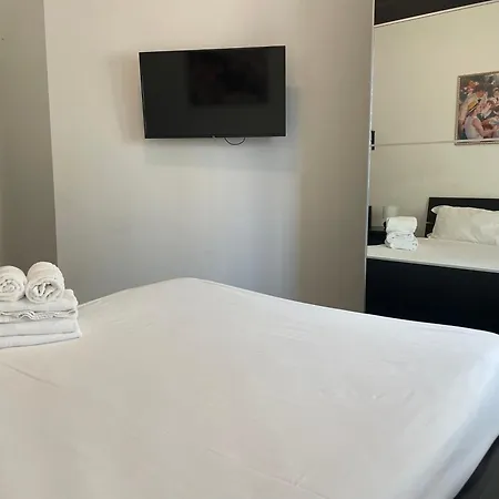 Gardone - Ampio Con 2 Da Letto - Comodo Per Duomo! Appartamento Milano